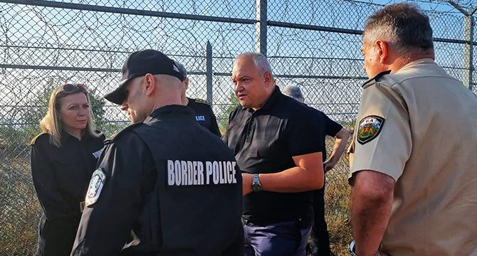 Bulgaristan savunma ve içişleri bakanları Türkiye sınırında teftiş yaptı