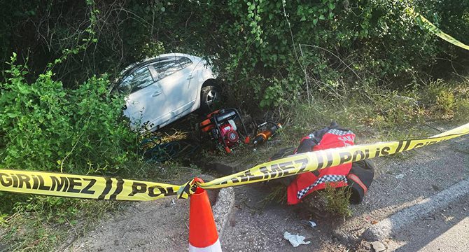 Sakarya'da yoldan çıkan otomobil ağaca çarptı: 1 ölü, 5 yaralı