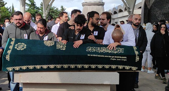 Ehliyetsiz sürücünün hayattan kopardığı doktor son yolculuğuna uğurlandı