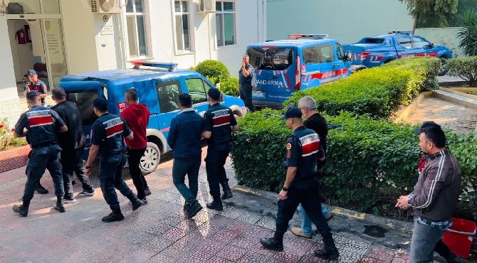 İzmir'de tefecilik operasyonu: 4 kişi tutuklandı