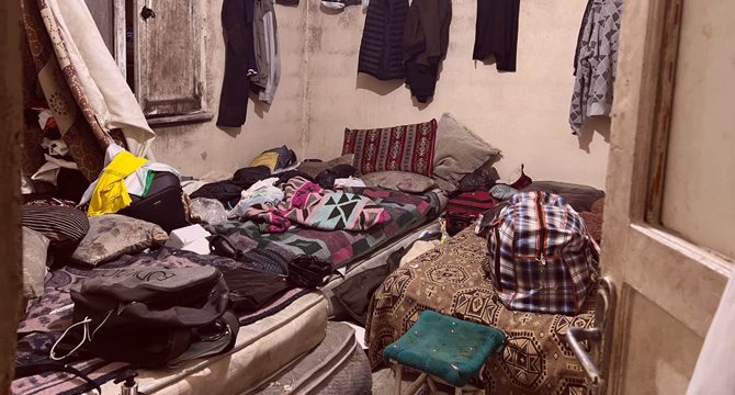 Koğuşlara ayrılan evlerde kalan 94 düzensiz göçmen yakalandı