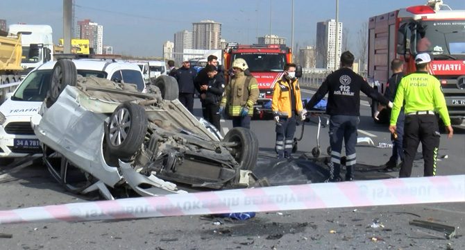 Karşı şeride geçen otomobil başka bir otomobile çarptı: 1 ölü, 2 yaralı