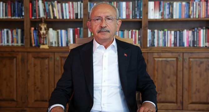 Kılıçdaroğlu'ndan seccade açıklaması: Çok üzgünüm