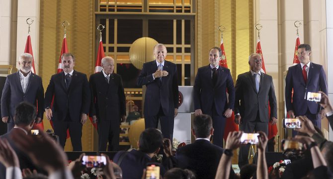 Cumhurbaşkanı Erdoğan Külliye'de balkon konuşması yaptı