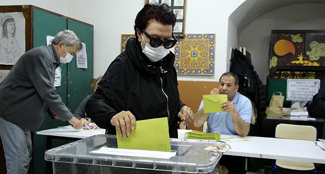 İstanbul'da ilk oylar kullanıldı