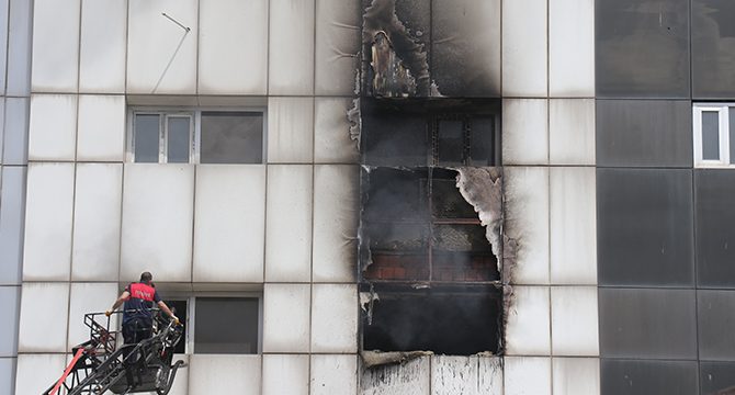 Ağrı'da eski hastane binasında yangın