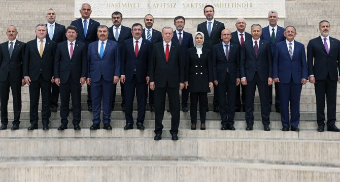 Cumhurbaşkanı Erdoğan, yeni kabineyle Anıtkabir’i ziyaret etti