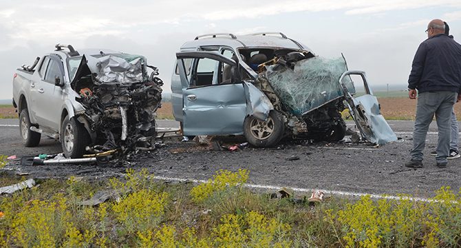 Konya'da feci kaza! Minibüs ile kamyonet çarpıştı: 4 ölü