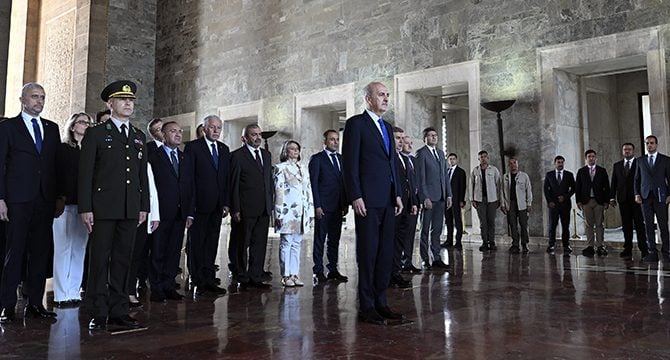 TBMM Başkanı Kurtulmuş, Anıtkabir'i ziyaret etti