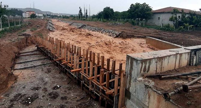 Kırıkkale'de sağanak nedeniyle dereler taştı, arazileri su bastı