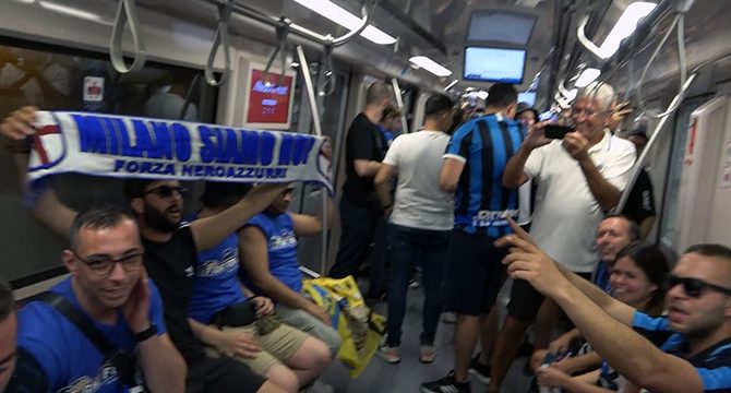Taraftarlar metro ve otobüslerle stada gidiyor