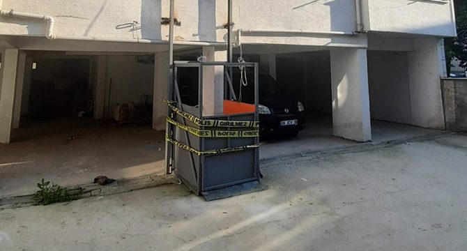 Taziye evinde asansör faciası: 2 kişi öldü