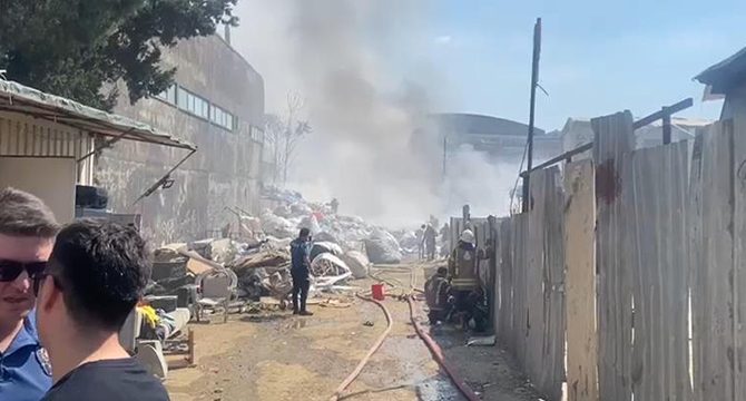 Tuzla'da geri dönüşüm tesisinde yangın