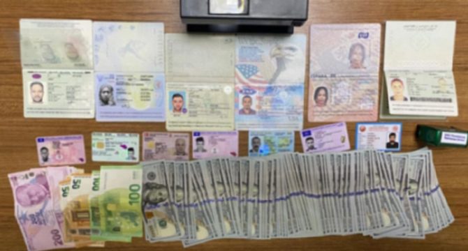 Yurt dışına sahte pasaport gönderen 3 kişi yakalandı