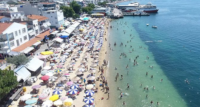 Marmara ve Avşa adalarının nüfusu tatilcilerle 15 katına çıktı