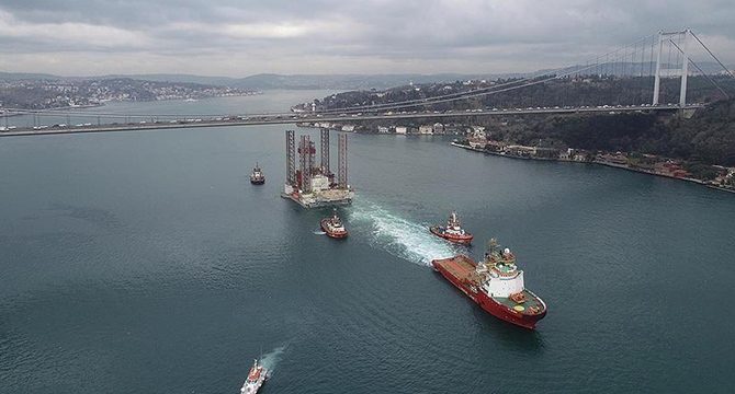 Boğazlardan gemi geçişinde zamlı tarife yarın başlıyor