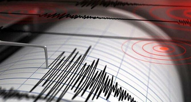 Üç şehirde de korkutan depremler