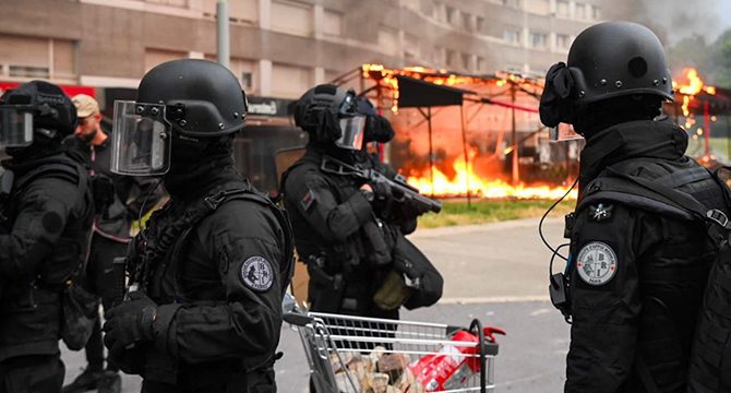 Fransa'da protestolar giderek büyüyor: 875 kişi gözaltına alındı