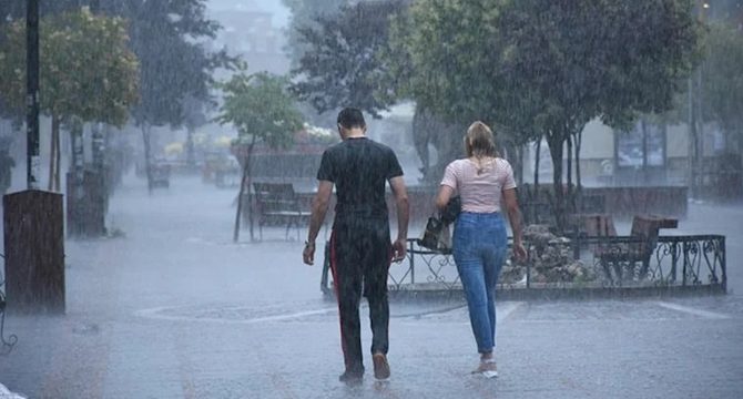 Meteoroloji'den Marmara ve Ege için sağanak yağış uyarısı