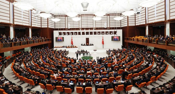 Türkiye'nin yeni bakanları TBMM'de yemin etti