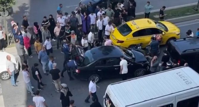 İstanbul'da sürücü kazadan sonra koşarak kaçtı
