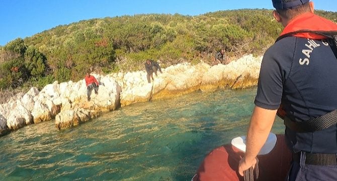 İzmir açıklarında 12 düzensiz göçmen kurtarıldı