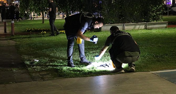İzmir'de bıçaklı saldırıya uğrayan polis memuru ağır yaralandı