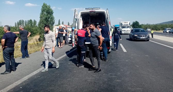 Afyonkarahisar'da işçi servisi devrildi: 3 ölü, 11 yaralı