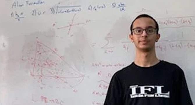 Burak, Oxford’a tam burslu birinci olarak girdi