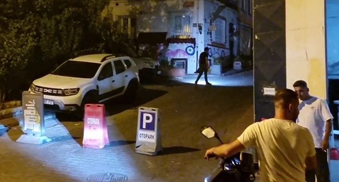 Beyoğlu'nda iki grup arasında silahlı kavga: 3 yaralı
