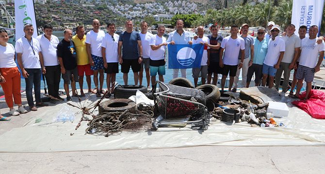 Bodrum'da deniz dibi temizliğinde 362 kilogram atık çıkarıldı