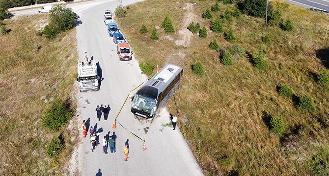 Bolu'da yolcu otobüsü yoldan çıktı: Çok sayıda yaralı var