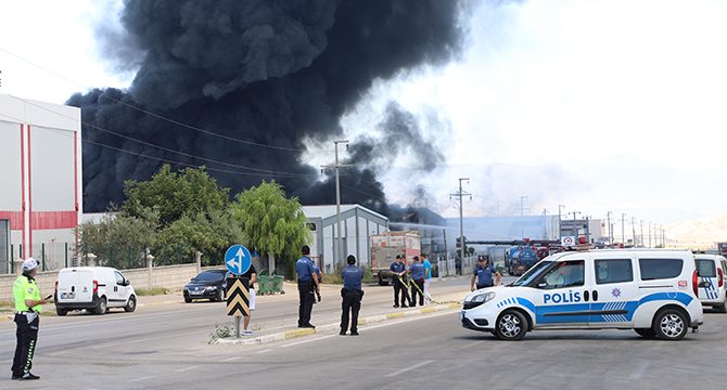 Denizli'de geri dönüşüm depolama tesisinde yangın
