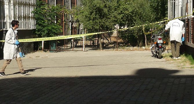 Kilis'te polis memuru tartıştığı komşusunu öldürdü