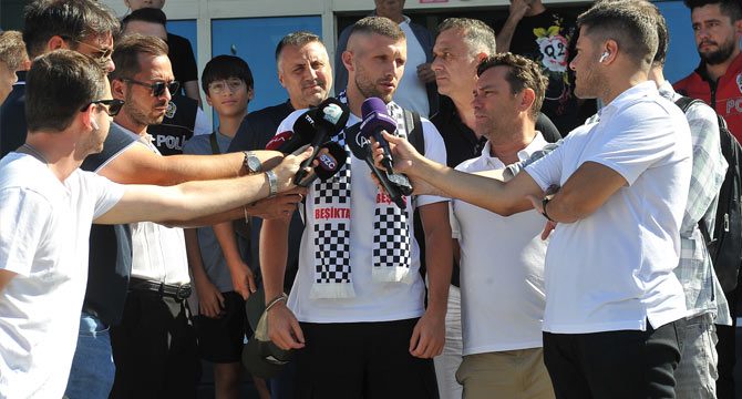 Beşiktaş'ın yeni transferi Ante Rebic İstanbul'a geldi