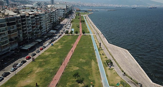 Sıcaklık uyarısı yapılan İzmir'de, Kordon boş kaldı