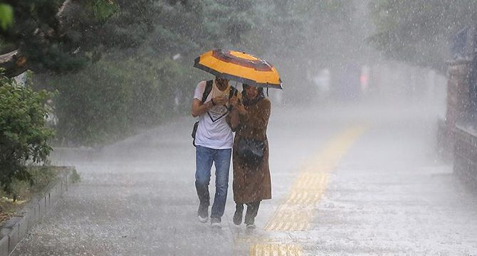 Meteoroloji uyardı: Bu geceden itibaren sağanak yağış geliyor