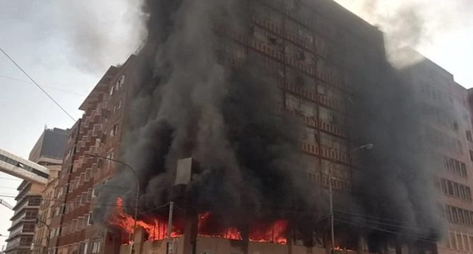 Güney Afrika'da yangın faciası: Onlarca kişi öldü