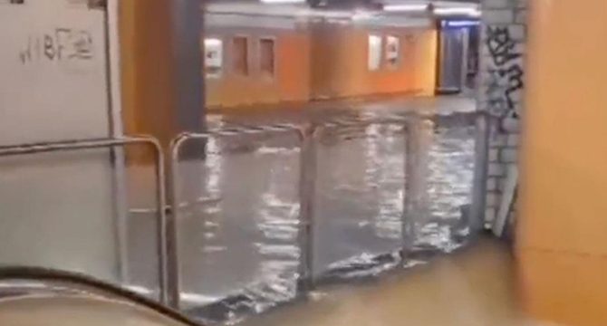 Almanya'da Frankfurt Havalimanı'nı su bastı