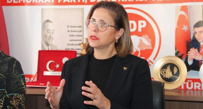 DP'li Aksoy: Başörtüsü bir tercihin simgesi olmalıdır, siyasi partinin rozeti değil