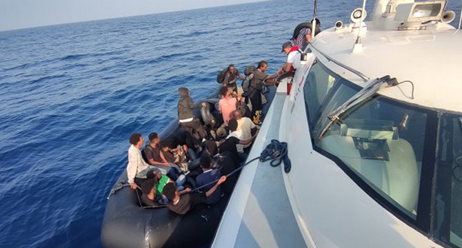 İzmir açıklarında 91 düzensiz göçmen kurtarıldı