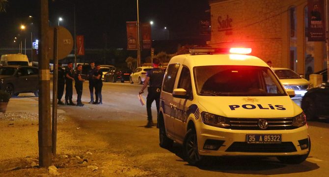 İzmir'de eğlence mekanında silahlı kavga: 1 ölü, 7 yaralı
