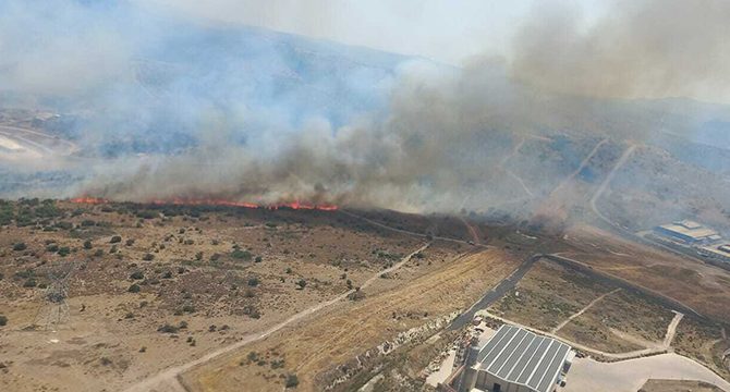 İzmir’de makilik alanda yangın