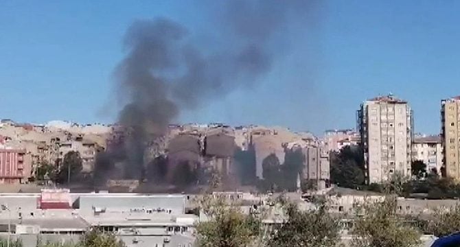 Bağcılar'da matbaacılar sitesinde yangın