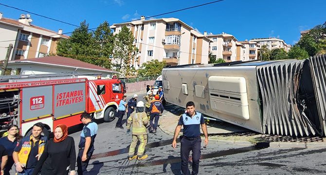 Başakşehir'de İETT otobüsü devrildi, yaralılar var