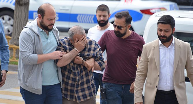 Bindiği taksilerin şoförlerini dolandırdı
