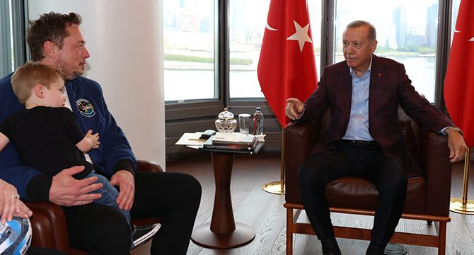Erdoğan Elon Musk’ı Teknofest'e davet etti