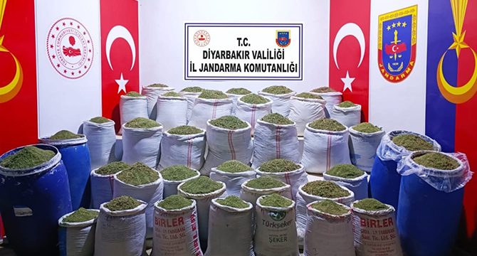 Diyarbakır’da 1 ton 319 kilogram esrar ele geçirildi