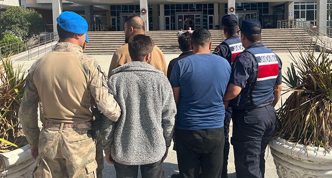 Edirne'de jandarmanın yakaladığı 8 FETÖ şüphelisi tutuklandı