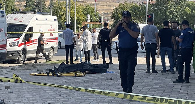 Elazığ’da bir yaralı, ambulansta müdahale sırasında öldürüldü
